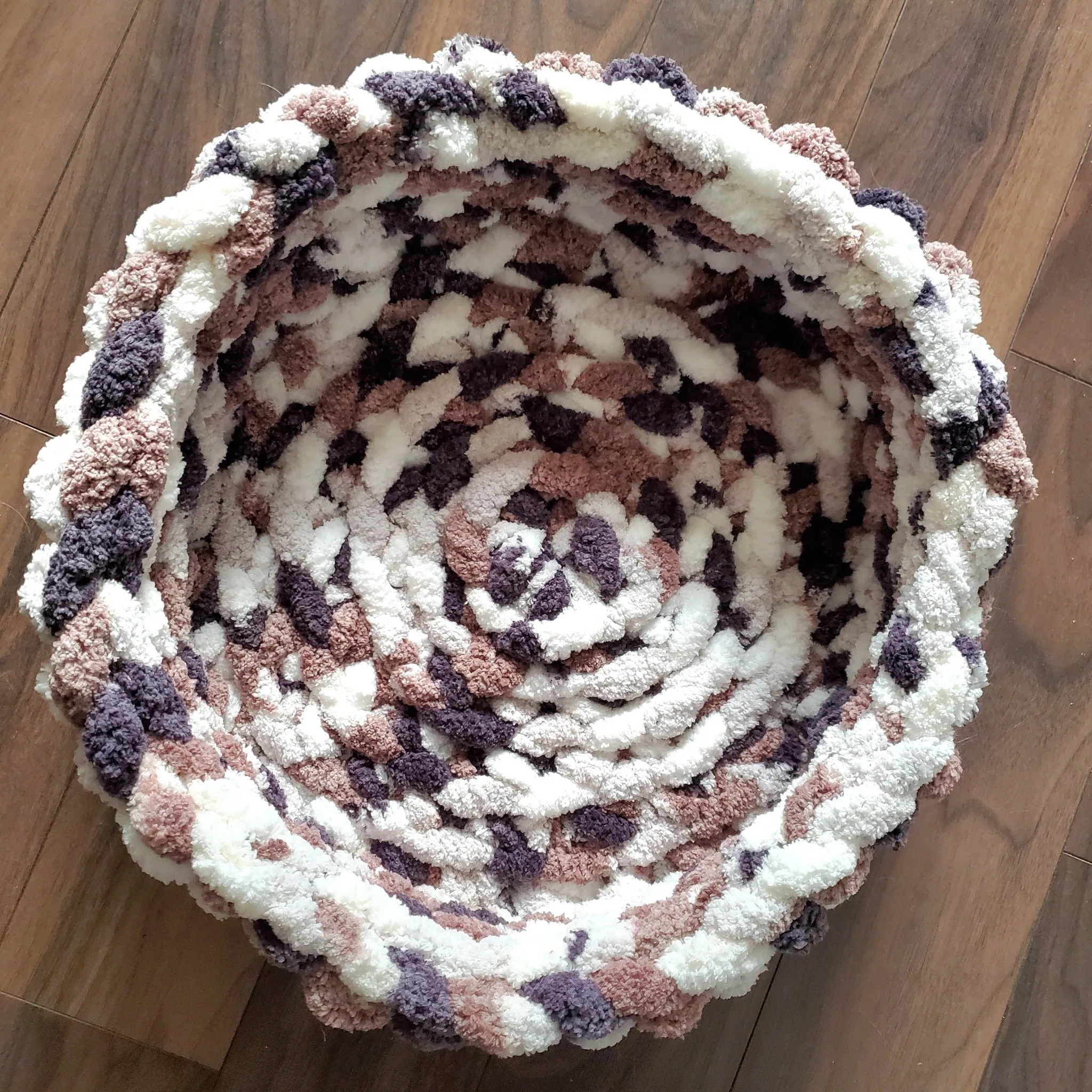 22" Chenille Pet Bed