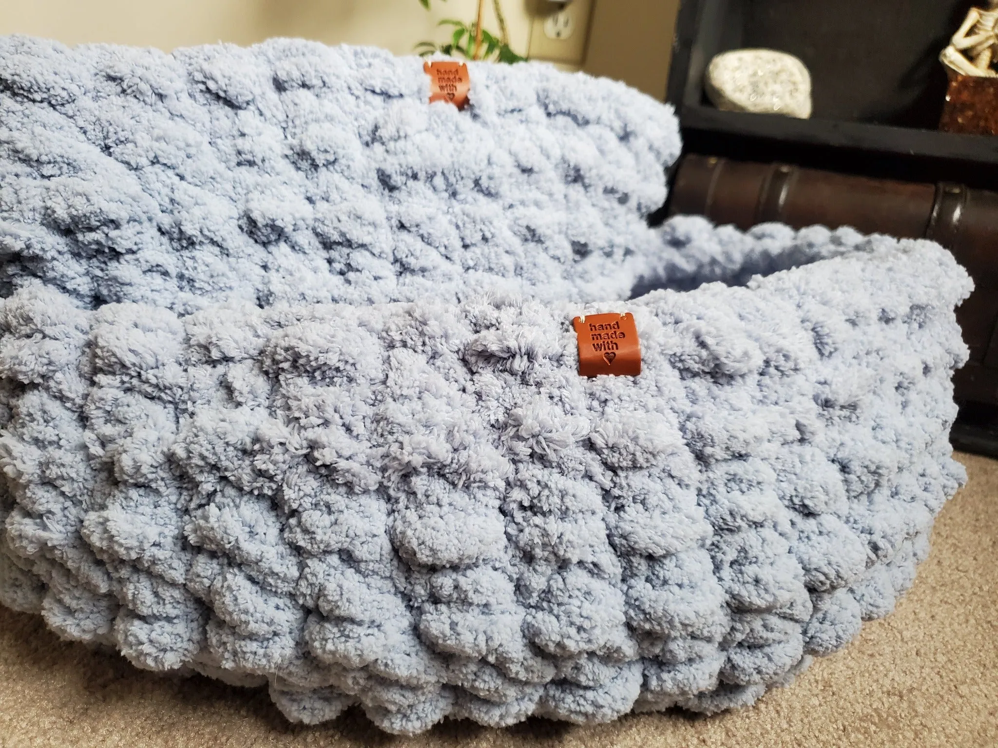 22" Chenille Pet Bed