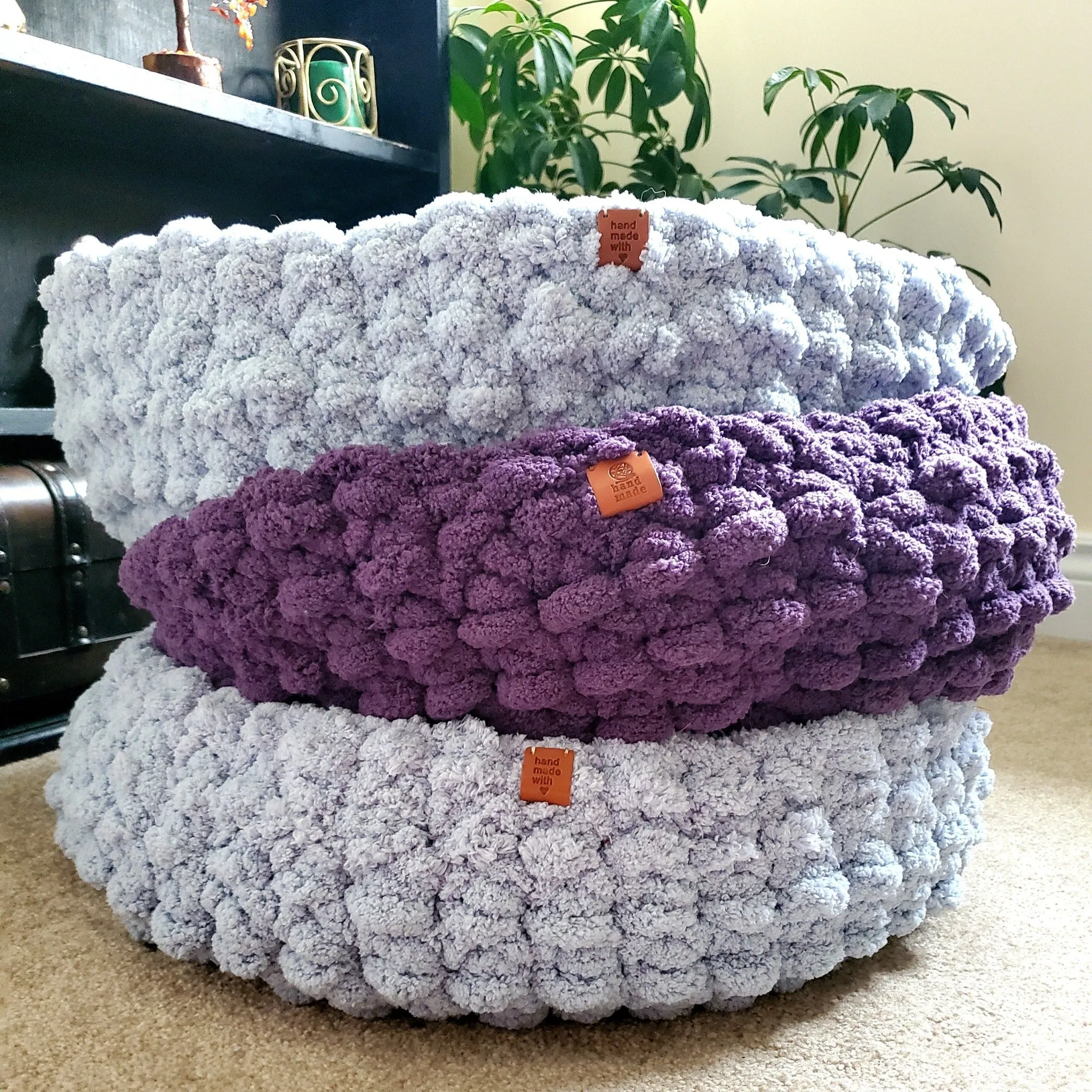 22" Chenille Pet Bed