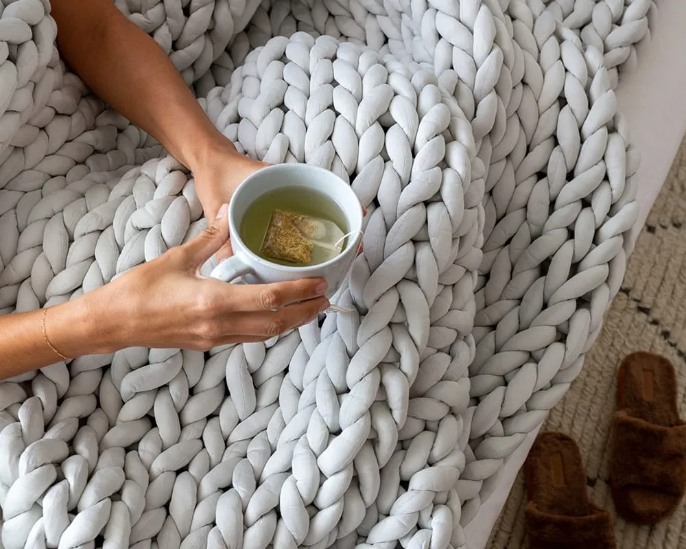 Gravity Chunky Knit Blanket