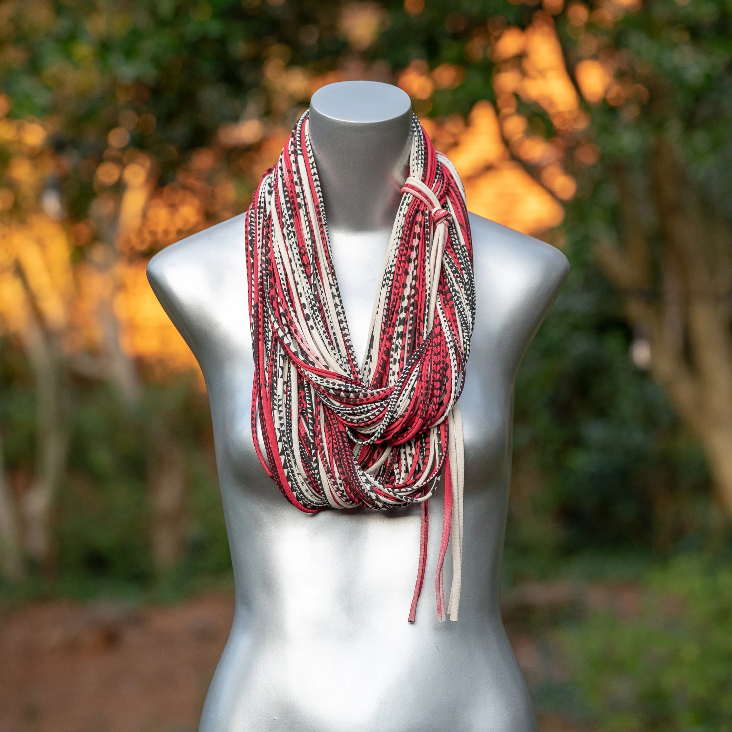 Necklush Chunky Scarf / Red & Black / Unisex